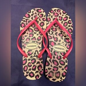 Havaianas Pink Leopard Size 11/12 Flip Flop